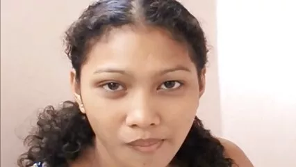 No dejes que la chica se videos ponos de mexicanas acueste en el sofá