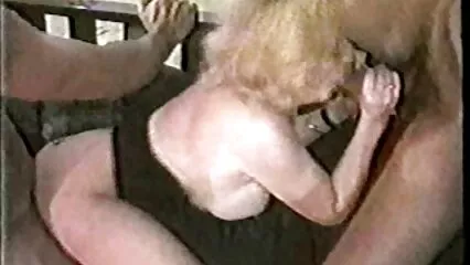 Con un culo porno mexicano subtitulado así, no piensan en deportes.