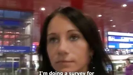 Está lloviendo y los ojos de la artistas mexicanas porno mujer se están enamorando de nuevo